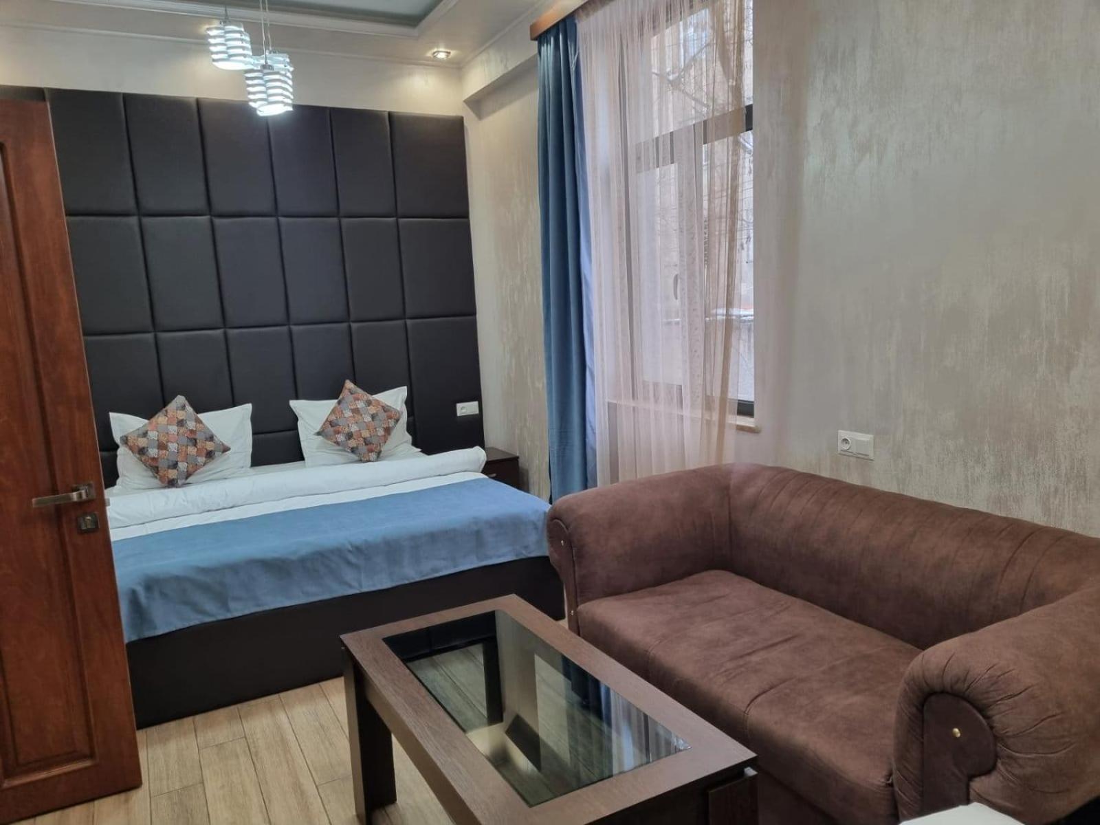 Days Hotel Yerevan Exterior photo